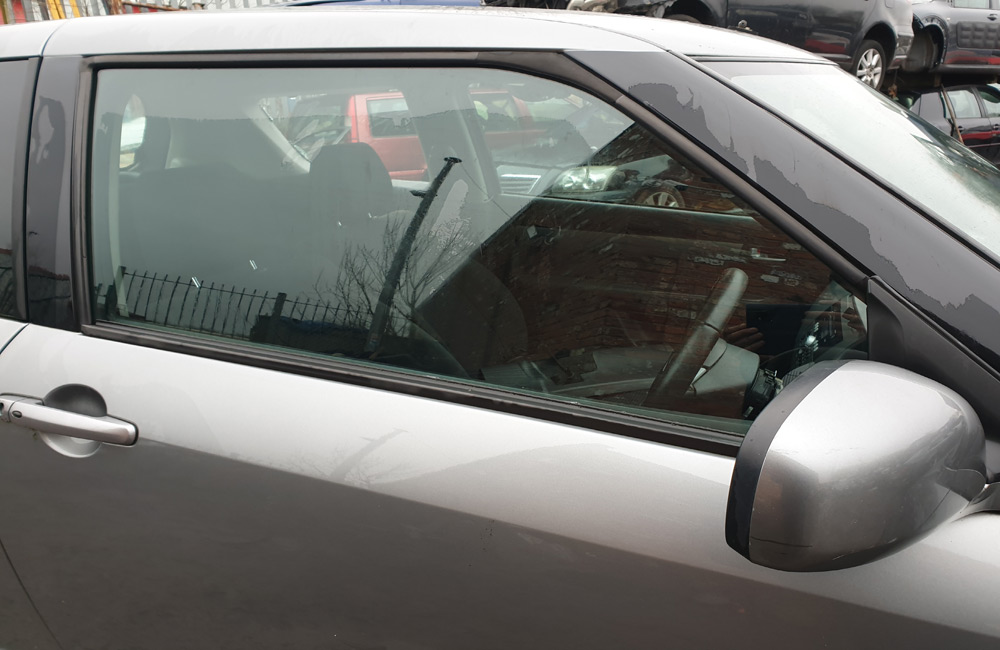 Suzuki Swift GLX VVTS Door window glass driver side front